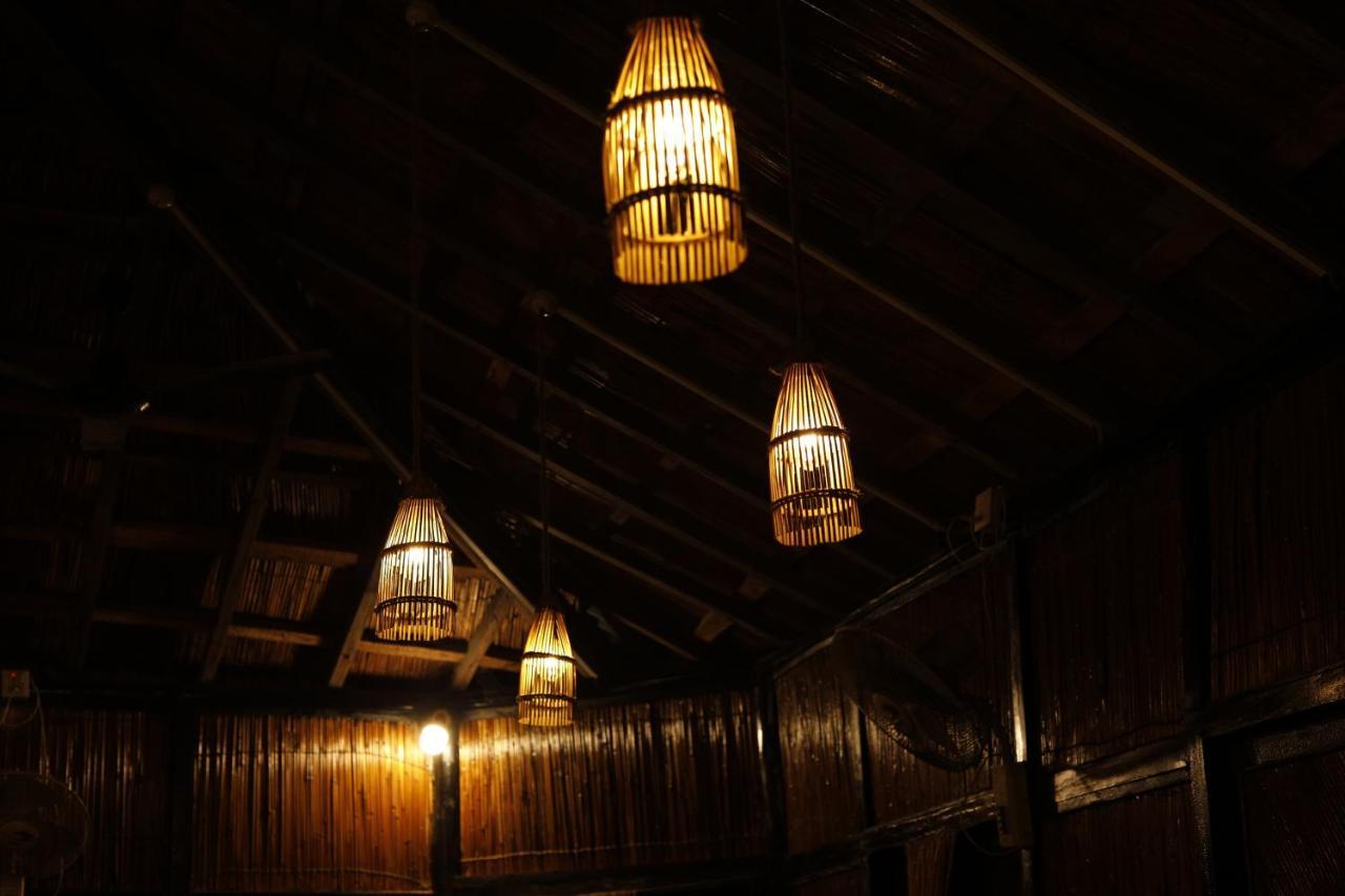 Hotel Tharu Garden, Sauraha Exterior photo