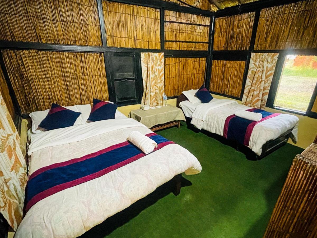 Hotel Tharu Garden, Sauraha Exterior photo