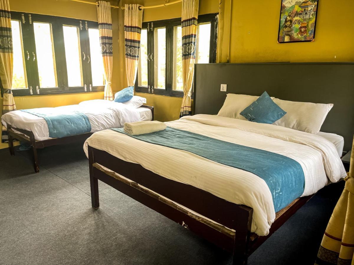 Hotel Tharu Garden, Sauraha Exterior photo
