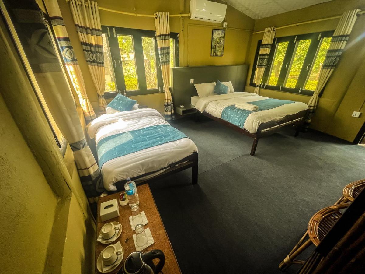 Hotel Tharu Garden, Sauraha Exterior photo