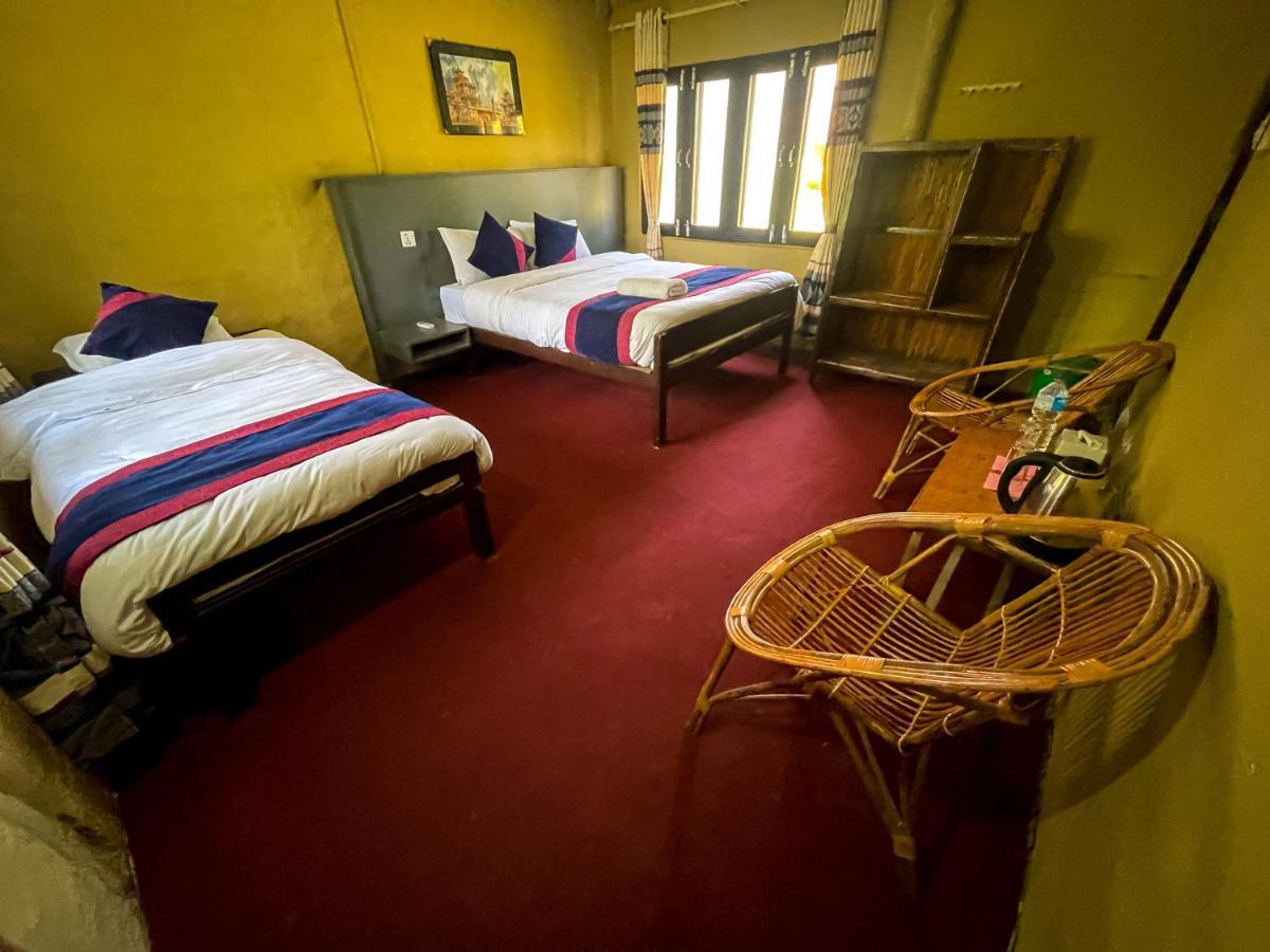 Hotel Tharu Garden, Sauraha Exterior photo