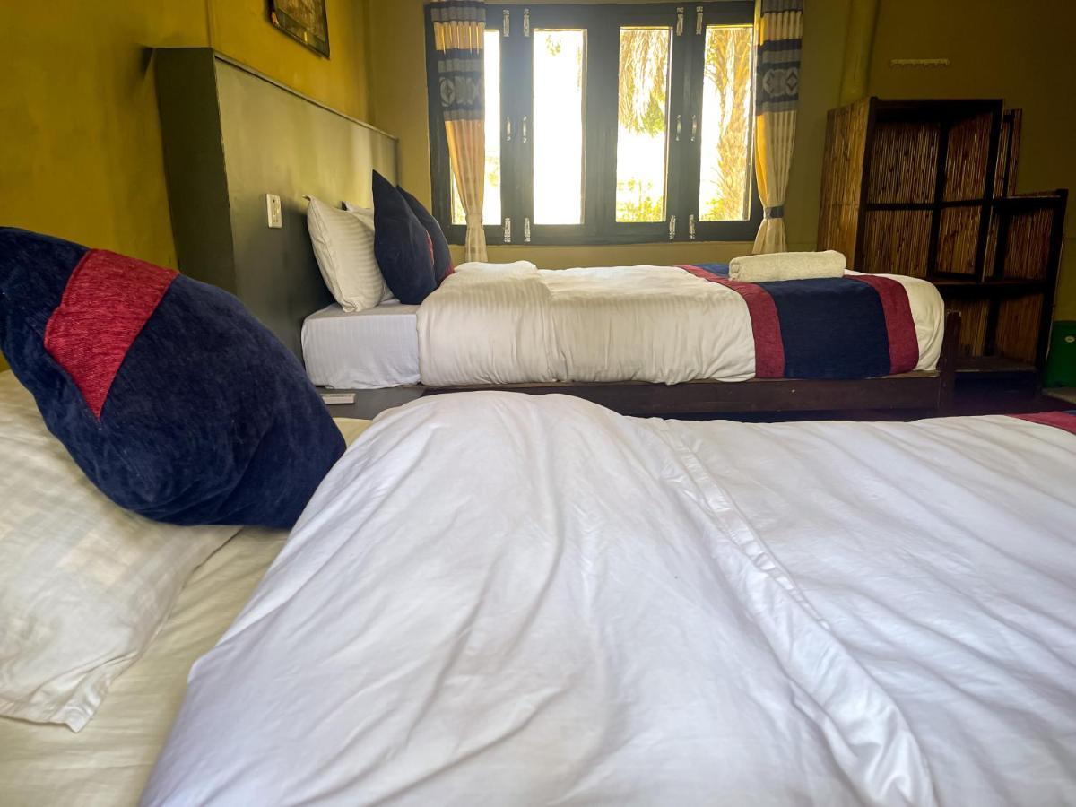 Hotel Tharu Garden, Sauraha Exterior photo