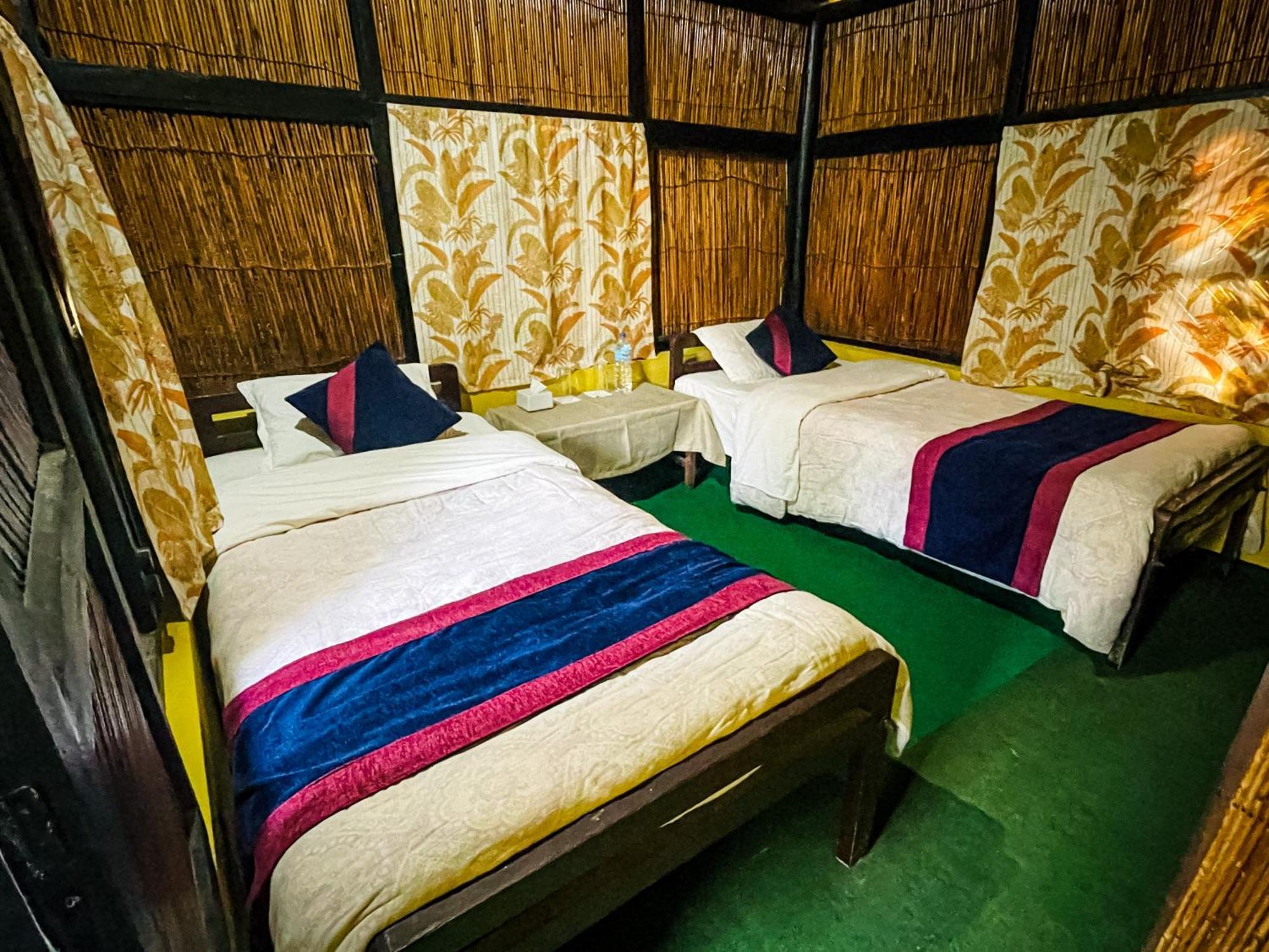 Hotel Tharu Garden, Sauraha Exterior photo