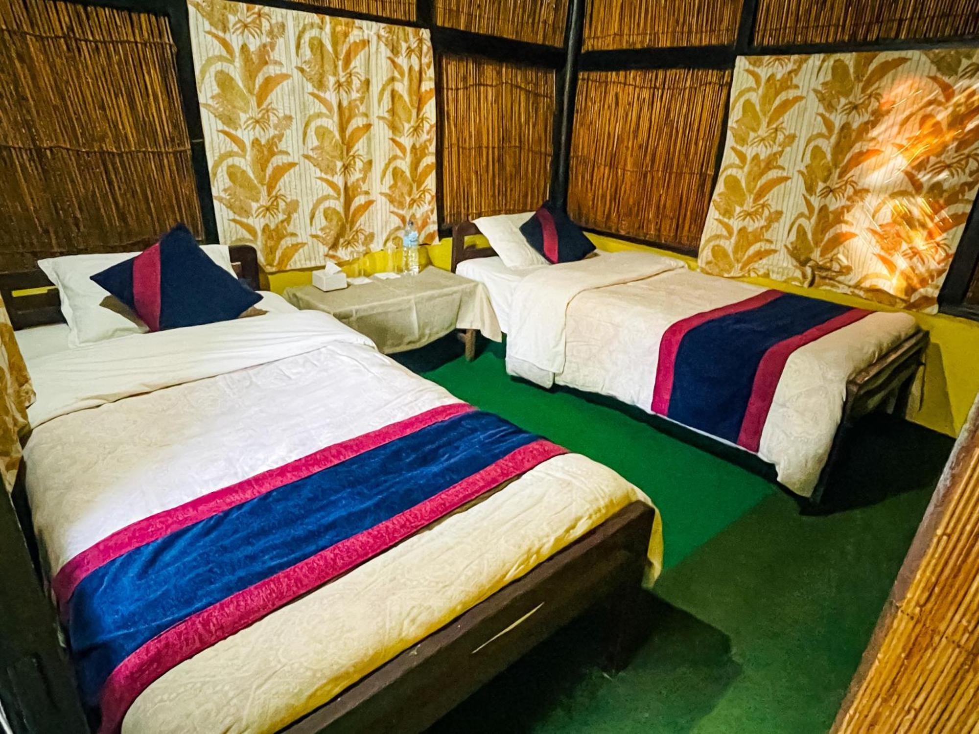 Hotel Tharu Garden, Sauraha Room photo