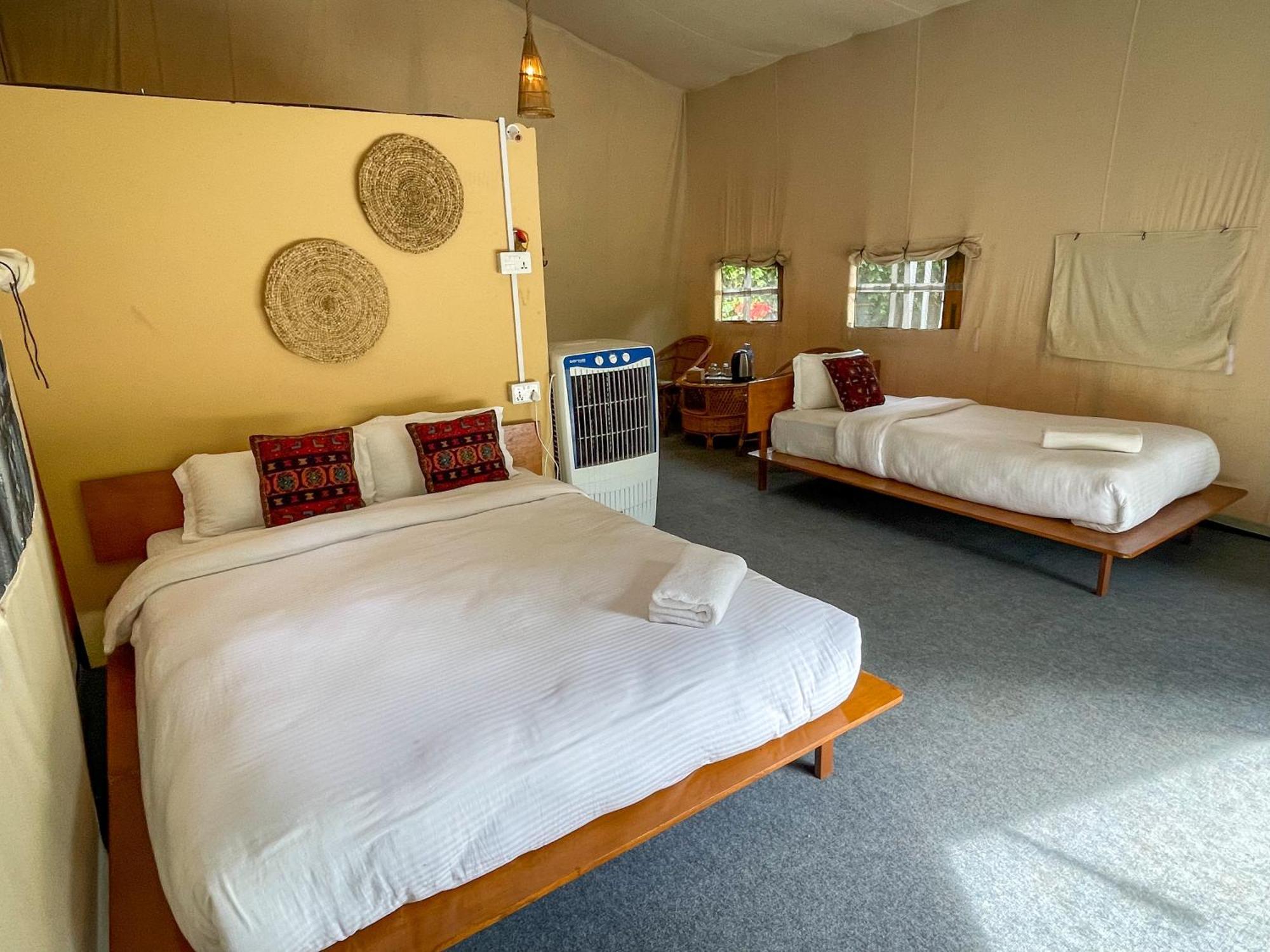 Hotel Tharu Garden, Sauraha Exterior photo